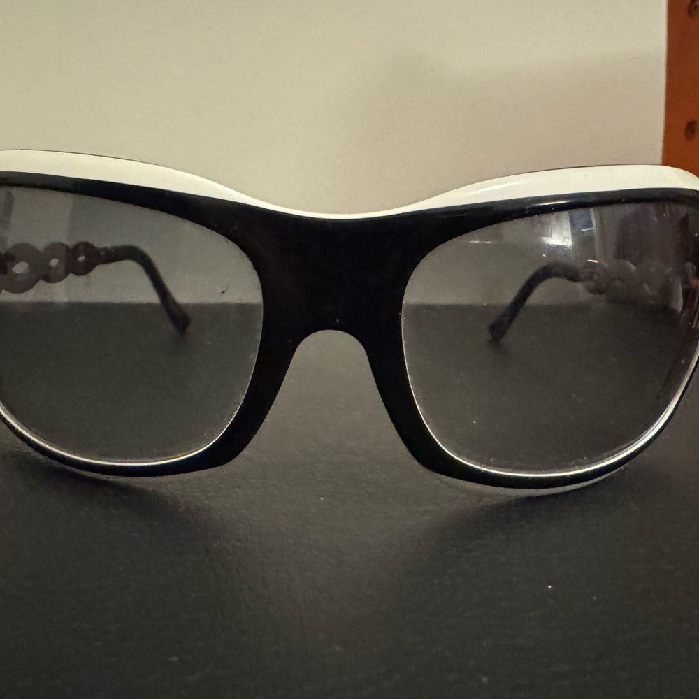 Versace 4070b Black and White Glasses with Sophisticated Wrap-Around Design - Picture 2 of 7